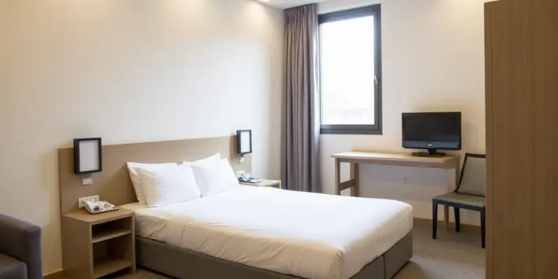 Modern economy hotel room with budget-friendly amenities for travelers.